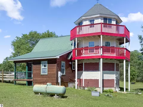 13195 Pak Rd, Bear Lake, MI 49614