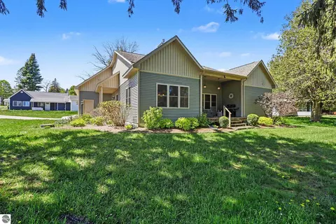 7774 E State St, Central Lake, MI 49622