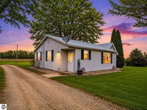 6596 W Washington Rd, Ithaca, MI 48847