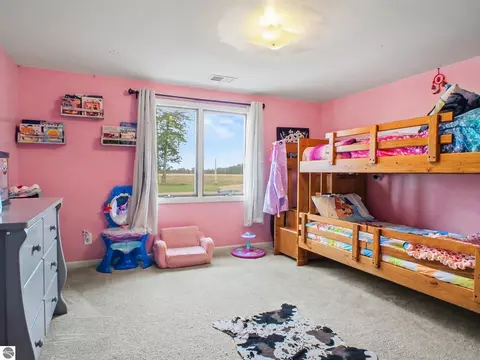 Bedroom - 6596 W Washington Rd, Ithaca, MI 48847 photo 3 of 4