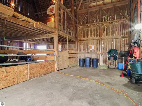Exterior - 6596 W Washington Rd, Ithaca, MI 48847 photo 5 of 5