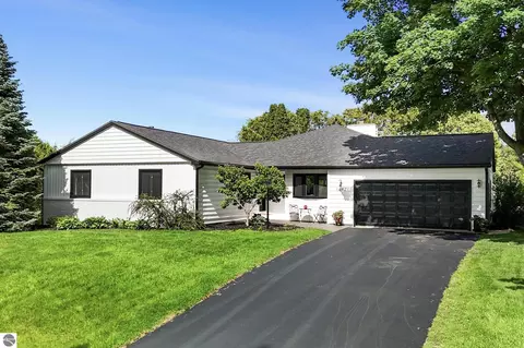 4272 Ridgemoor Dr, Traverse City, MI 49684
