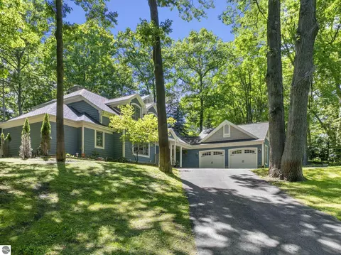 10268 E Twin Oaks Dr, Traverse City, MI 49684