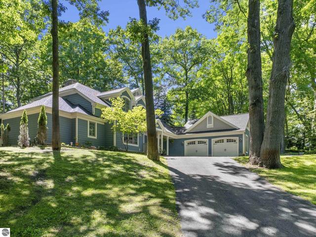 10268 E Twin Oaks Dr, Traverse City, MI 49684