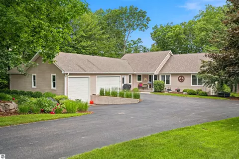 3569 Kennedy Pl, Williamsburg, MI 49690