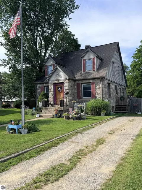 135 Carpenter St, West Branch, MI 48661