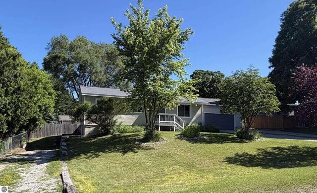 3122 Horseshoe Dr, Traverse City, MI 49684