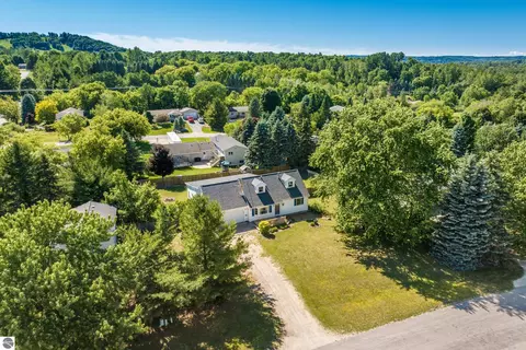 10530 S Walnut Dr, Traverse City, MI 49684