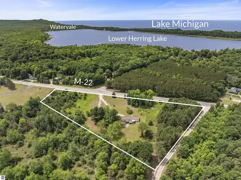 4247 S Scenic Hwy, Frankfort, MI 49635