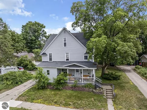 411 S Simons St, Cadillac, MI 49601