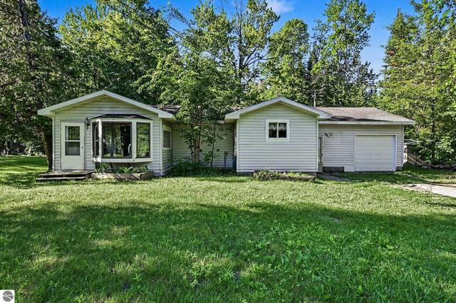 7579 Hillsdale Dr, Hale, MI 48739