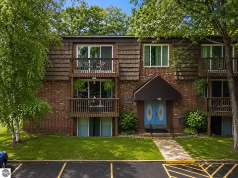 217 Fair St #11, Traverse City, MI 49686