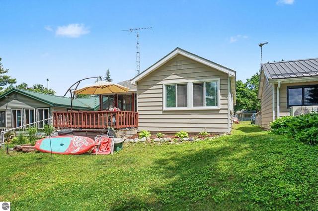 6736 Ridge Rd, Harrison, MI 48625