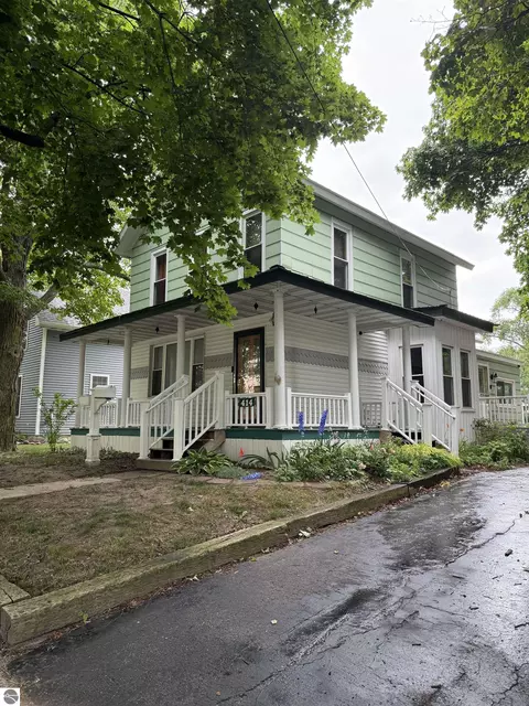 414 N Maple St, Ithaca, MI 48847 photo 2