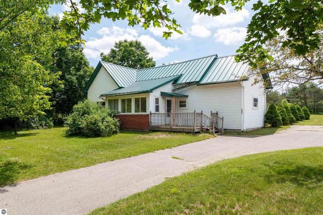 5201 W 14 Rd, Mesick, MI 49668