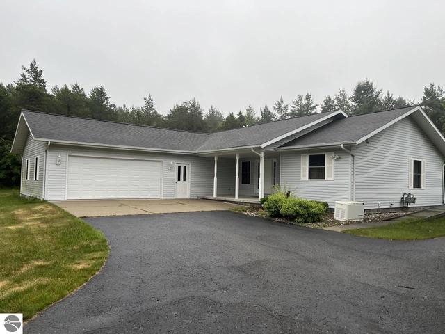 1220 E Douglas Dr, Roscommon, MI 48653