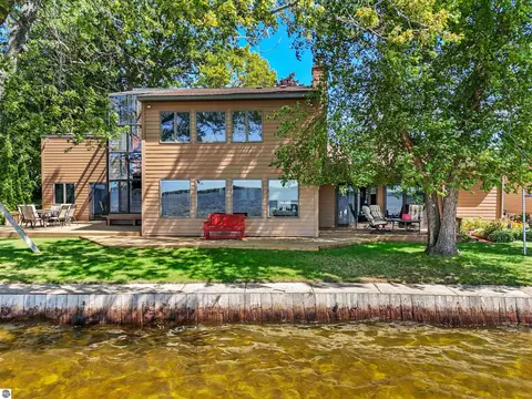 311 E Lake Mitchell Dr, Cadillac, MI 49601