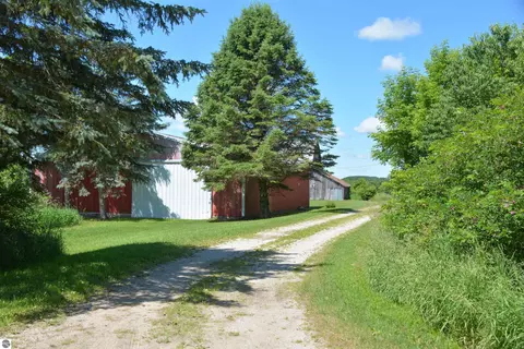 Exterior - 3102 S 9 Rd, Harrietta, MI 49638 photo 9 of 13