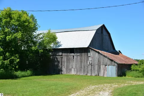 Exterior - 3102 S 9 Rd, Harrietta, MI 49638 photo 6 of 13