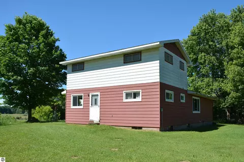 Exterior - 3102 S 9 Rd, Harrietta, MI 49638 photo 4 of 13