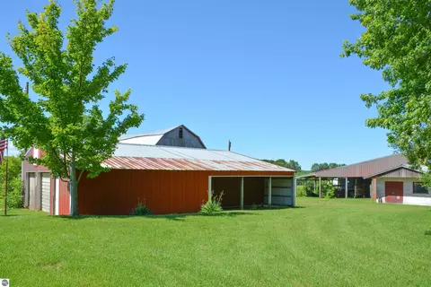 Exterior - 3102 S 9 Rd, Harrietta, MI 49638 photo 5 of 13