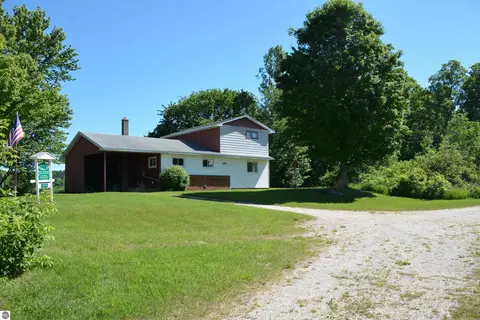 Exterior - 3102 S 9 Rd, Harrietta, MI 49638 photo 2 of 13