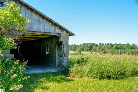 Exterior - 3102 S 9 Rd, Harrietta, MI 49638 photo 8 of 13
