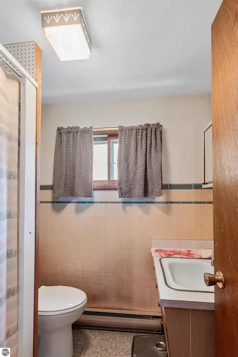 Bath - 3102 S 9 Rd, Harrietta, MI 49638 photo 2 of 2