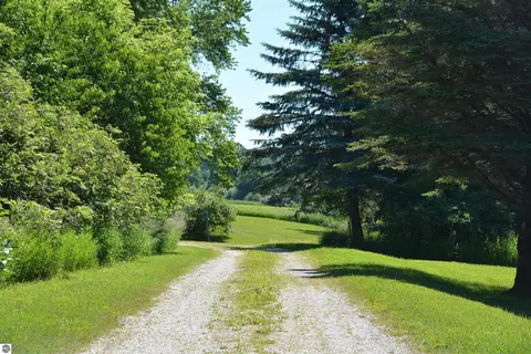 Exterior - 3102 S 9 Rd, Harrietta, MI 49638 photo 10 of 13