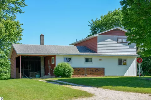 Exterior - 3102 S 9 Rd, Harrietta, MI 49638 photo 1 of 13
