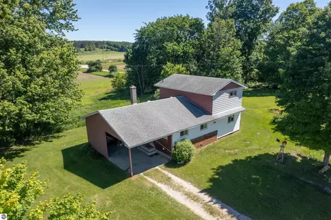 Exterior - 3102 S 9 Rd, Harrietta, MI 49638 photo 3 of 13
