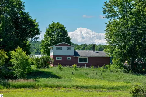 Exterior - 3102 S 9 Rd, Harrietta, MI 49638 photo 7 of 13
