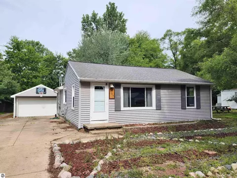 317 Longview Dr, Midland, MI 48642