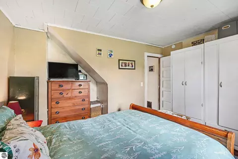 Bedroom - 7615 Pleasant Hill Rd, Ellsworth, MI 49729 photo 2 of 4