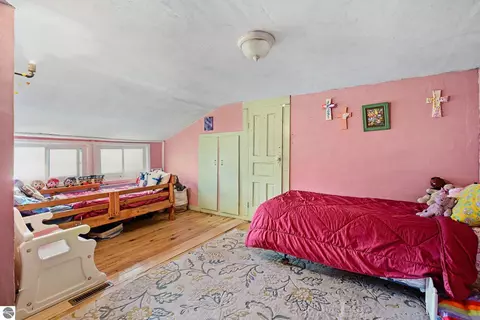 Bedroom - 7615 Pleasant Hill Rd, Ellsworth, MI 49729 photo 3 of 4