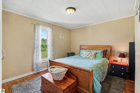Bedroom - 7615 Pleasant Hill Rd, Ellsworth, MI 49729 photo 1 of 4