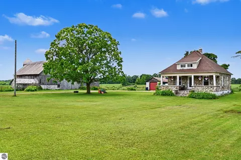 Exterior - 7615 Pleasant Hill Rd, Ellsworth, MI 49729 photo 5 of 5
