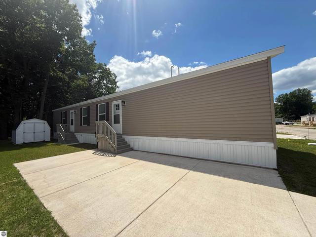 1178 Ironstone Dr, Mount Pleasant, MI 48858