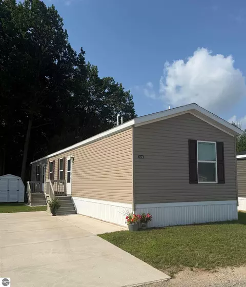 1178 Ironstone Dr, Mount Pleasant, MI 48858
