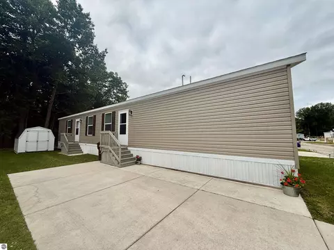 1178 Ironstone Dr, Mount Pleasant, MI 48858