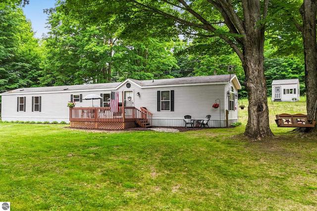 7346 Traverse Rd, Thompsonville, MI 49683