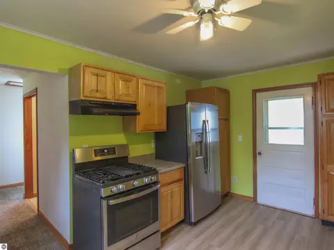 Kitchen - 21935 Read Rd, Copemish, MI 49625 photo 2 of 2