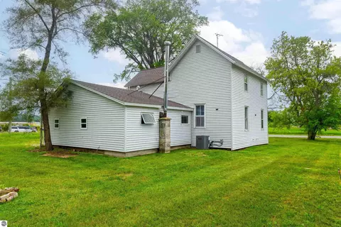 6034 Bates Rd, Williamsburg, MI 49690 photo 3
