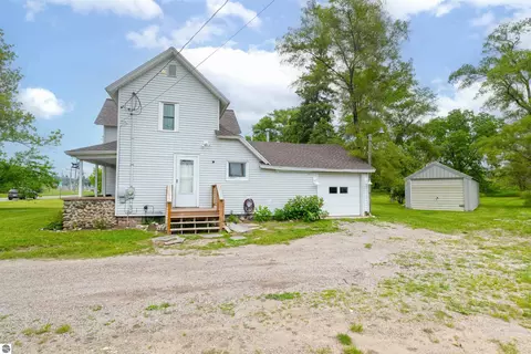 6034 Bates Rd, Williamsburg, MI 49690 photo 4