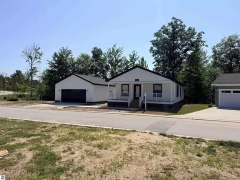 2103 Alta Vista Dr, Traverse City, MI 49686
