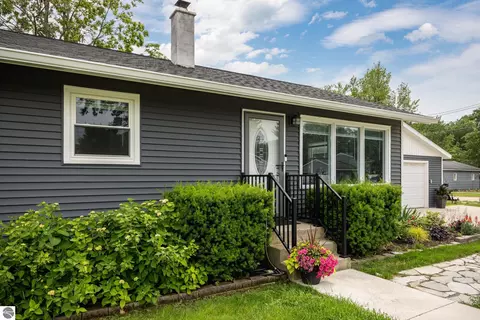 1022 Centre St, Traverse City, MI 49686