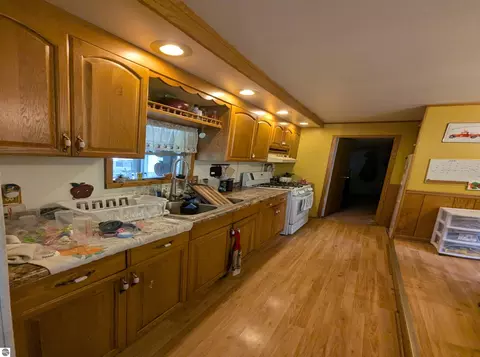 Kitchen - 3525 E City Limits Rd, Standish, MI 48658 photo 4 of 6