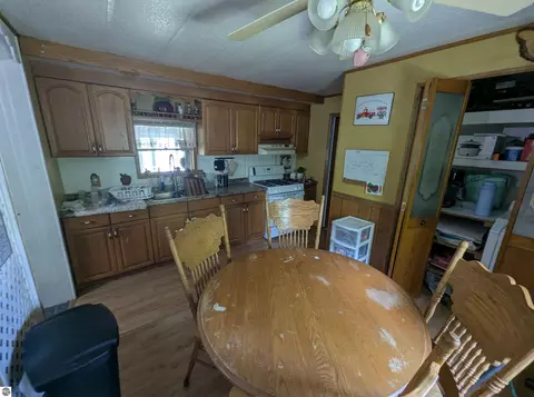 Kitchen - 3525 E City Limits Rd, Standish, MI 48658 photo 1 of 6