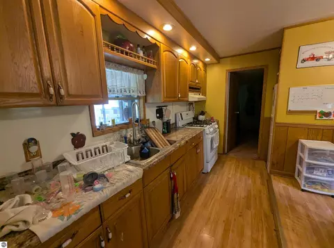 Kitchen - 3525 E City Limits Rd, Standish, MI 48658 photo 3 of 6
