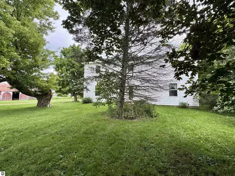 Exterior - 8611 S Wise Rd, Shepherd, MI 48883 photo 2 of 10